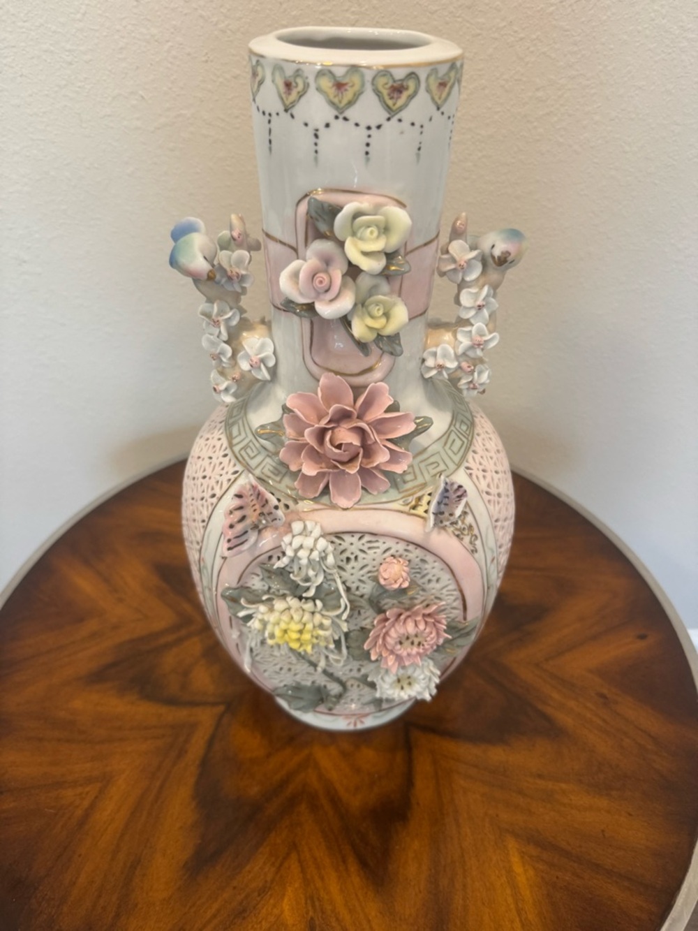 Beautiful vintage Chinese reticulated vase with birds, butterflies and flowers - Picture 9 of 16